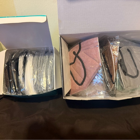 Assorted Color Kn95 Face Masks - Picture 3 of 5
